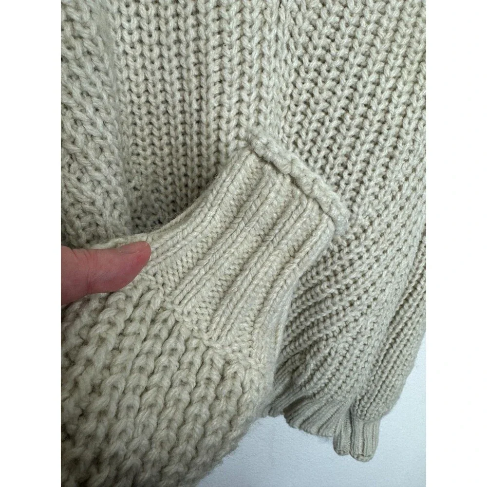 American Eagle XS Sweater Cream Oversized Chunky Knit V-Neck Pullover NWT